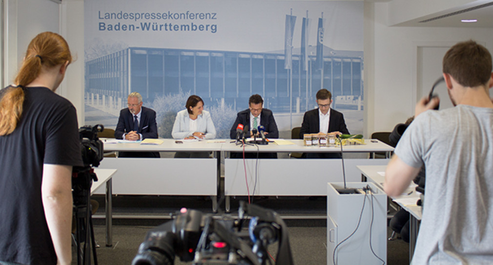 Lebensmittelüberwachung Jahresbericht 2015 der Lebensmittel- und Futtermittelüberwachung vorgestellt