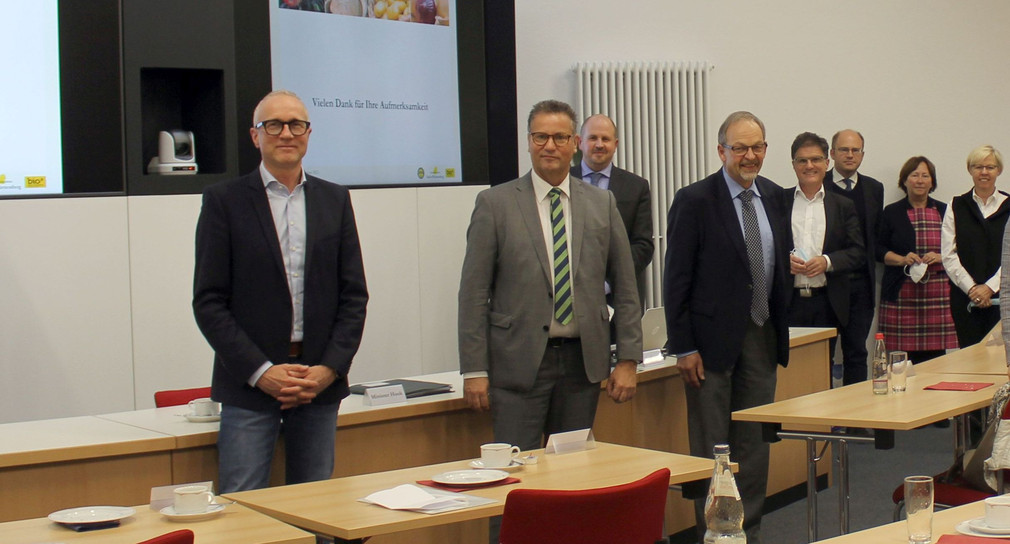 Minister für Ernährung, Ländlichen Raum und Verbraucherschutz Peter Hauk (zweiter von links) mit dem Beirat der MBW Marketinggesellschaft Baden-Württemberg.