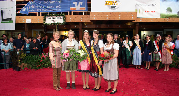 Staatssekretärin Friedline Gurr-Hirsch MdL (links) beim Waldseer Braunviehtag 2016 (Foto: Rinderunion Baden-Württemberg).