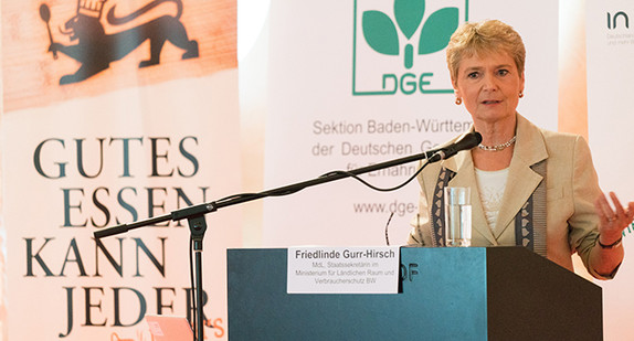 Staatssekretärin Friedline Gurr-Hirsch MdL bei der Eröffnung der Fachtagung "Tolle Mensa- volles Haus" 