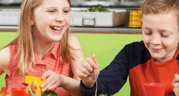 education, pupil, student, lunch, food, meal, school lunch, cafeteria, eating, fresh, healthy, healthy diet, cooked, hot meal, diet, nutrition, tray, canteen, pasta, indoors, sitting, table, friends, school building, child, children, schoolchildren, boy, girl, male, female, group, happy, smiling, enjoyment, hungry, four people, 9 years old, caucasian, people, person, horizontal, elementary student, high school student, junior, junior high, elementary, hungry, together