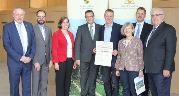von li nach re: Thomas Blenke, Jürgen Pilz, Dr. Hilde Neidhardt, Peter Hauk MdL, Gerhard Roth, Stefanie Seemann, Luca Prayon, Kurt Ebel