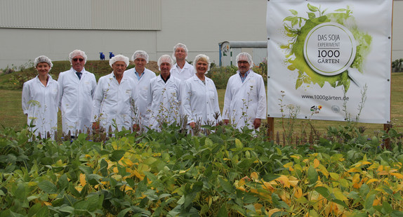 Staatssekretärin Friedlinde Gurr-Hirsch MdL (zweite von rechts) besuchte in Südbaden eine Firma, die aus ökologisch erzeugtem Soja Tofu herstellt (Foto: Life Food GmbH).