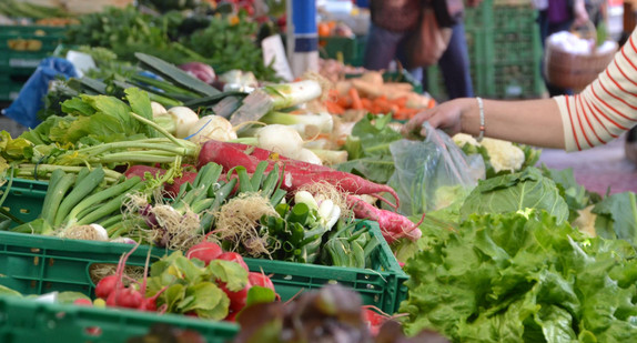 Marktstand mit Gemüse