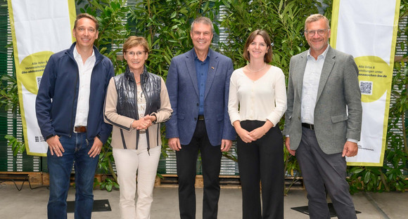 Auftakt Ökoaktionswochen 2025 in Eichstetten am Kaiserstuhl, Harald Rinklin (Geschäftsführer Rinklin Naturkost), Frau Staatssekretärin Sabine Kurtz MdL, Michael Bruder (Bürgermeister Eichstetten am Kaiserstuhl), Johanna Leister (Regionalmanagerin Bio-Musterregion Freiburg), Marcus Arzt (Vorsitzender Arbeitsgemeinschaft ökologischer Landbau Baden-Württemberg)