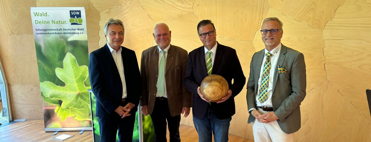 Minister Peter Hauk MdL erhält Ehrenpreis der Schutzgemeinschaft Deutscher Wald (SDW)