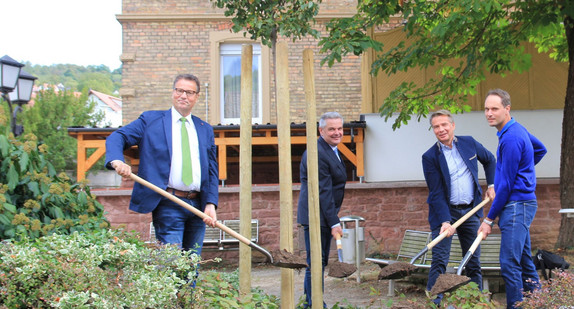 Baumpflanzaktion ‚Einheitsbuddeln – Bäume pflanzen jetzt auch im Ländle‘