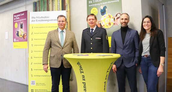 Eröffnung der Ernährungstage mit Minister Peter Hauk MdL,  Frieder Lieb, Schulleiter der Landesfeuerwehrschule, Lukas Hauser, Dezernent des Dezernats "Umwelt und Technik", Landratsamt Karlsruhe, Pia Hofheinz, Leiterin des Ernährungszentrums im Landkreis Karlsruhe, Landratsamt Karlsruhe
