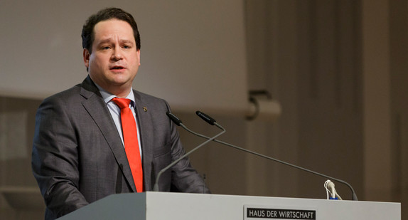 Minister Alexander Bonde spricht auf der RegioWIN-Preisverleihung am 23. Januar 2015 in Stuttgart.