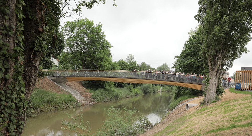 Die Stuttgarter Holzbrücke bietet eine neue Verbindung über die Rems für den Rad- und Fußverkehr (Bild: © Ministerium für Ländlichen Raum und Verbraucherschutz Baden-Württemberg)