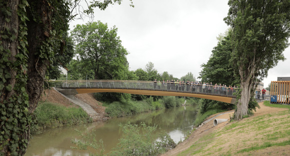 Die Stuttgarter Holzbrücke bietet eine neue Verbindung über die Rems für den Rad- und Fußverkehr (Bild: © Ministerium für Ländlichen Raum und Verbraucherschutz Baden-Württemberg)