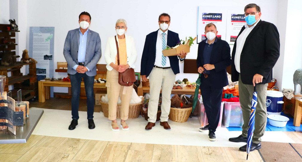 Ländlicher Raum Ideenwettbewerb ‚Gemeinsam:Schaffen‘: Minister Hauk bei Eröffnung des Kultursommers von KUNST.LAND in Münsingen