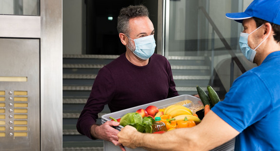Frische Lebensmittel werden geliefert