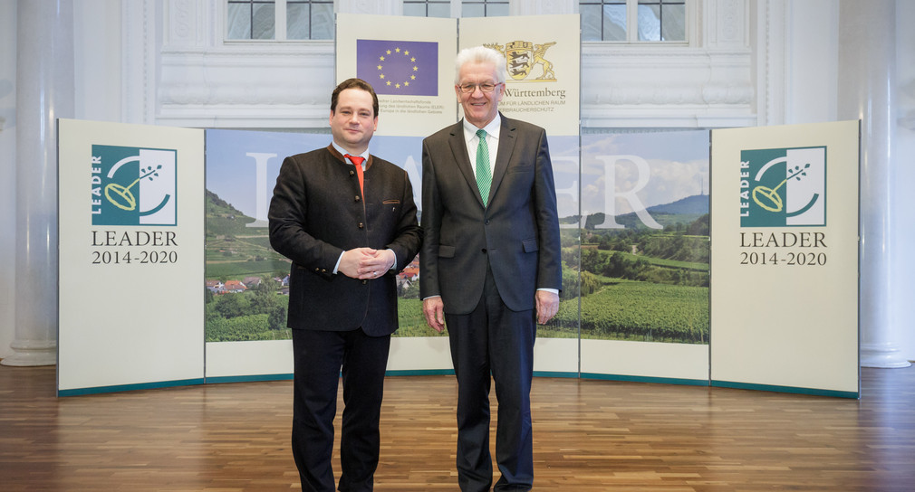 Urkundenübergabe an die LEADER-Aktionsgruppen 2014-2020 am 7. Januar 2015 mit Minister Alexander Bonde und Ministerpräsident Winfried Kretschmann.